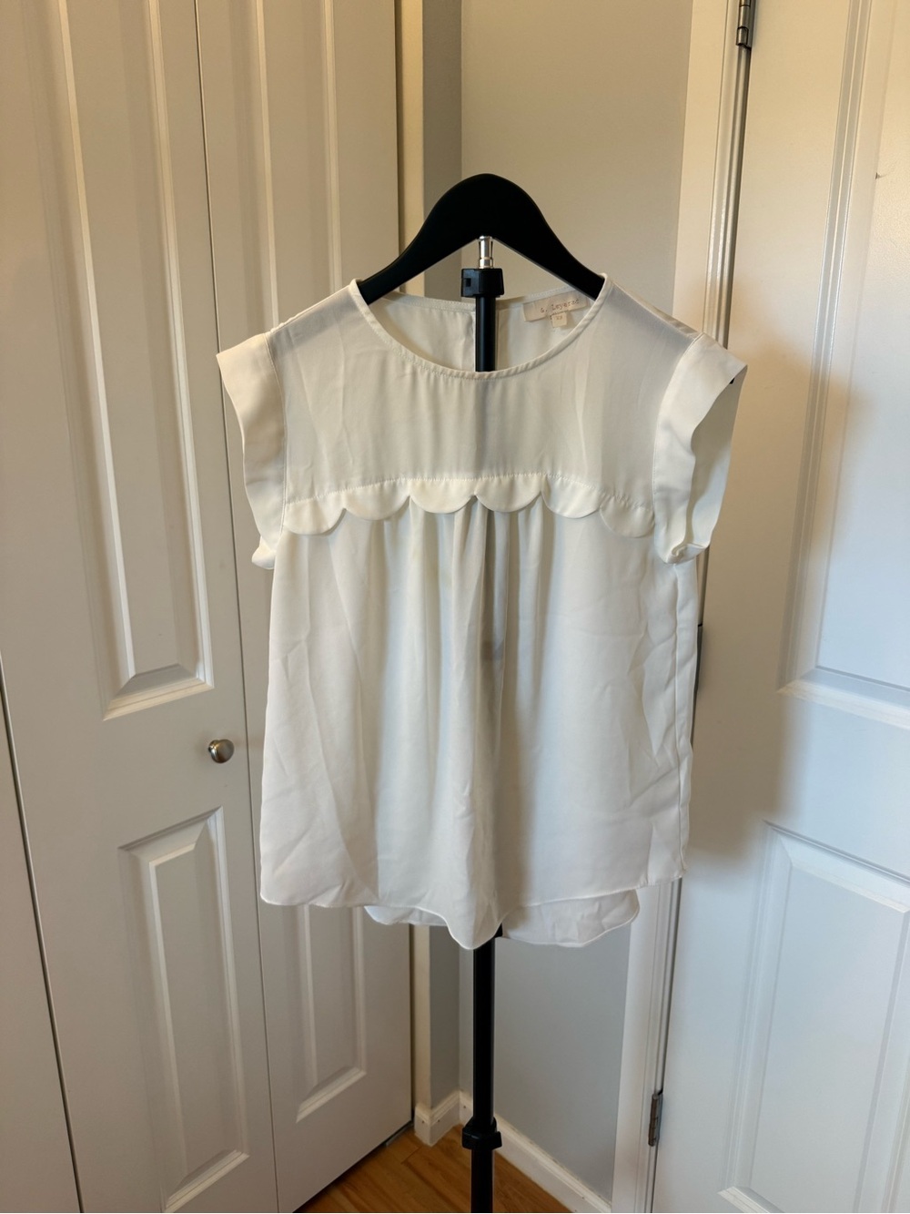 &. Layered Light Ivory Scallop-Trim Cap Sleeve Blouse